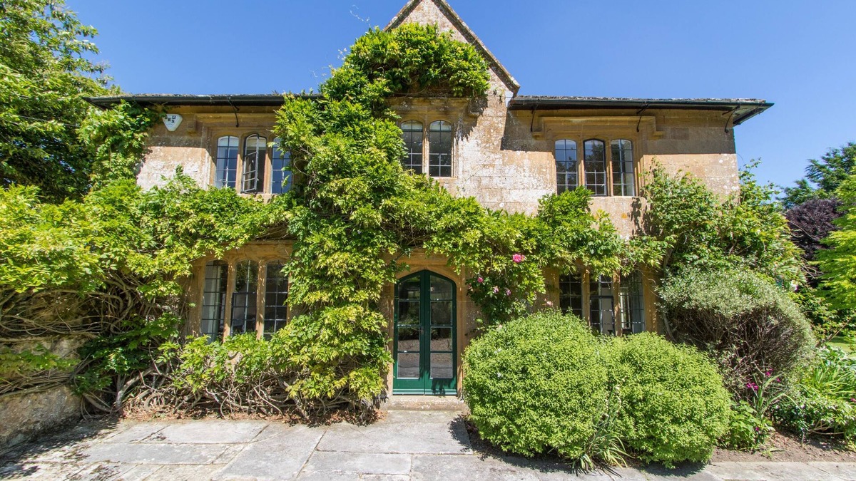 Ilminster Cottage | Dairy House - a beautiful 7 bed stone house set in private parkland (sleeps 16)