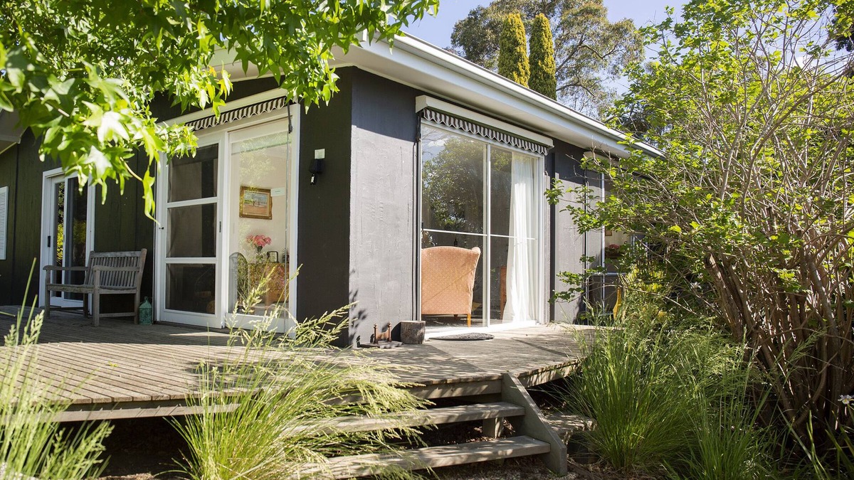 Badger Creek Cottage | Dairy House @ Harvest Farm - Idyllic cottage surrounded with mountain views.