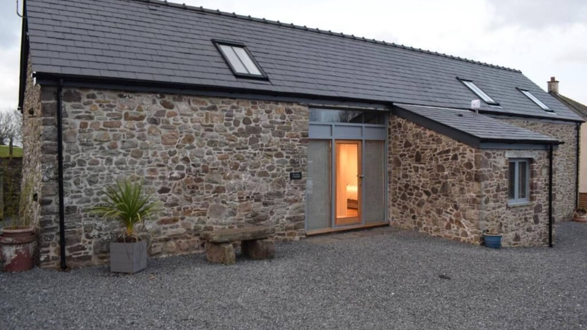 Govilon House | Dairy in the Black Mountains