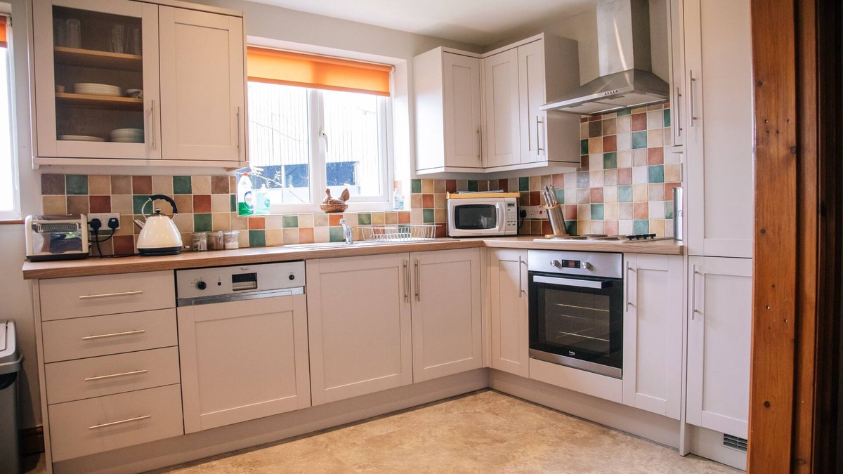 Malpas Cottage | Dairyman's Cottage - 2 bedroomed bungalow in perfect rural setting.