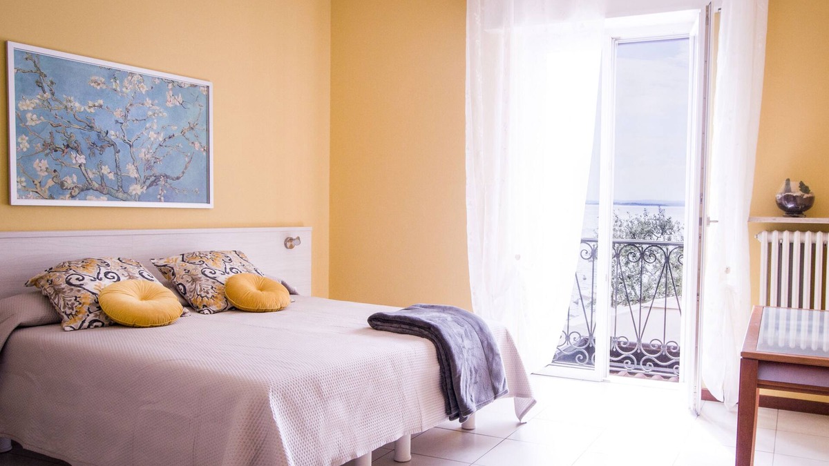 Cisano Apartment | DAISY Apartment - 50 meters from the lake and the beach