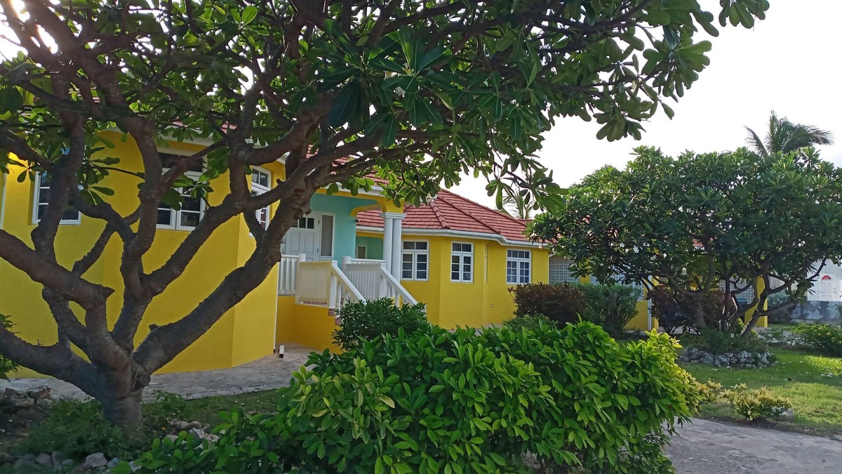 Sterling House | Daisy - Home Away Home near the Beach