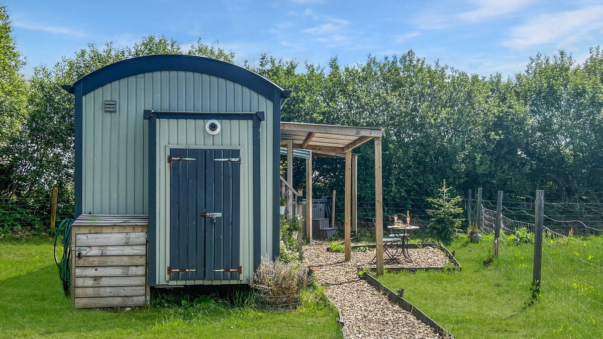 South Molton Apartment | Daisy Shepherd's Hut, North Molton