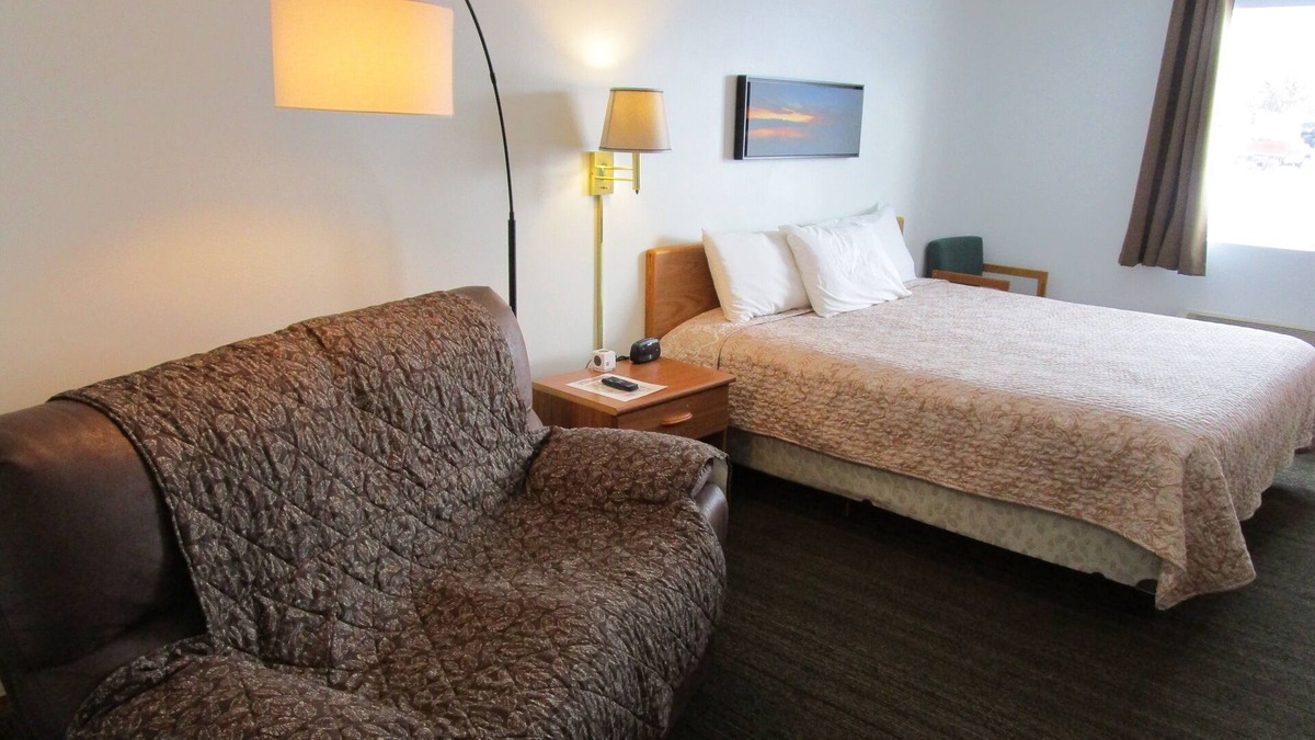 Platte Hotel | Dakota Country Inn & Suites