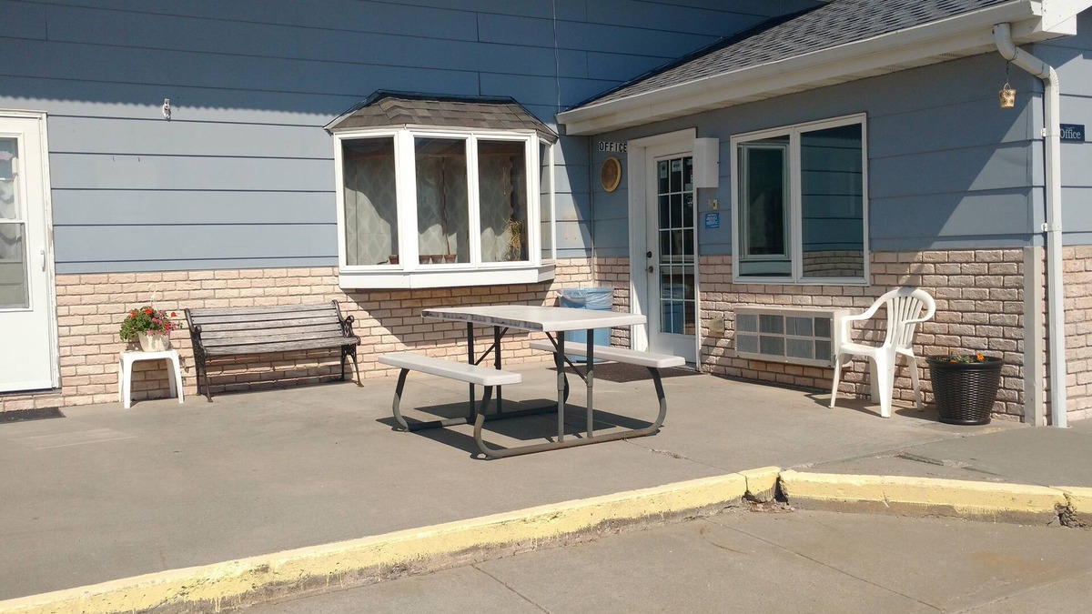 Parkston Hotel | Dakota HorizINN