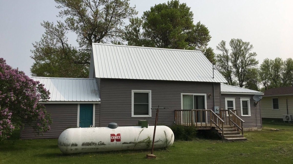 Ashley House | Dakota Hunting House - Furnished for Extended Stays - Pet Friendly