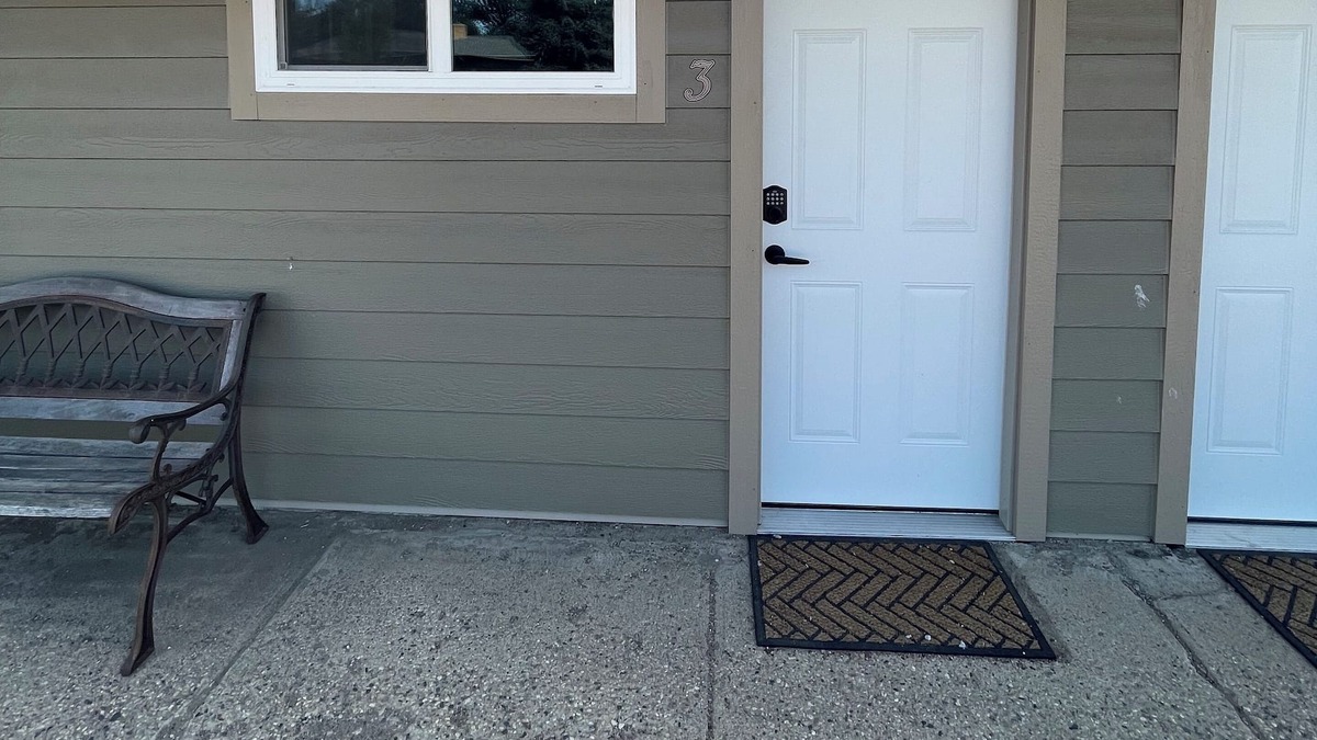 Faulkton House | Dakota Landing Cabins & Motel: Room #3-Cozy, newly remodeled motel room