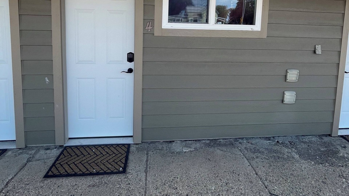 Faulkton House | Dakota Landing Cabins & Motel: Room #4-Cozy, newly remodeled motel room