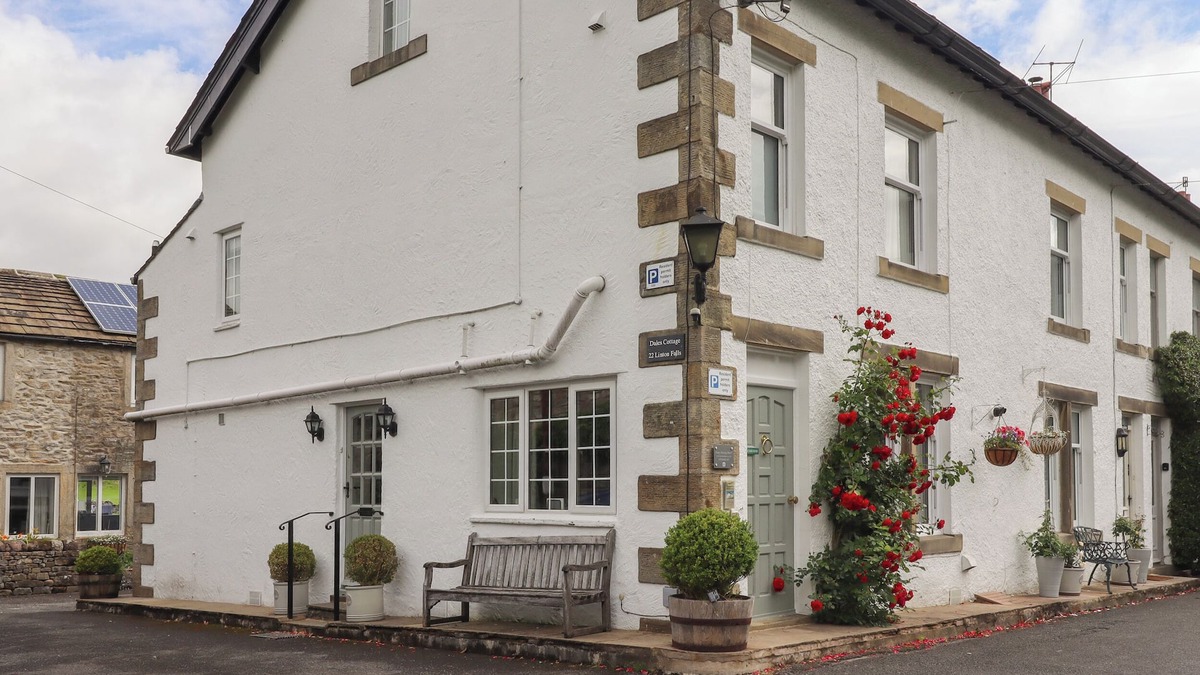Linton-in-Craven Cottage | DALES COTTAGE, pet friendly, with open fire in Linton