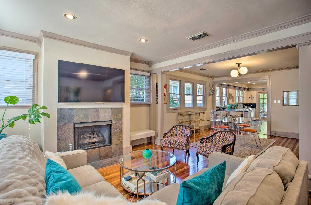 Lower Greenville House | Dallas Couples Retreat Walk to Lower Greenville!