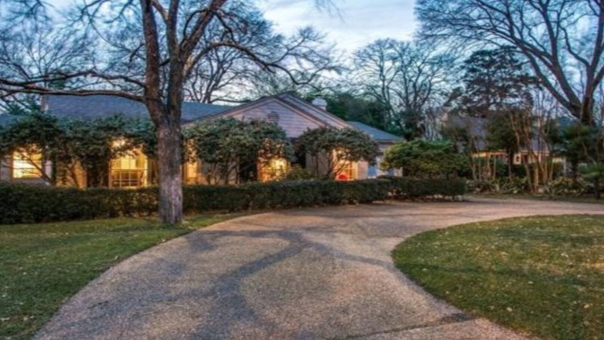Bluffview House | Dallas Love Field Bluffview Bluebonnet Road Bungalow