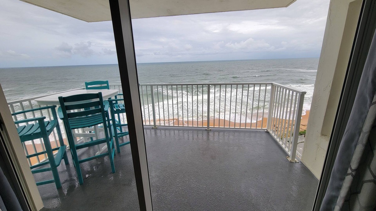 Seawinds Condo Condo | Dalton's sand and surf oceanfront 2-bedroom condo in enchanting Ormond Beach