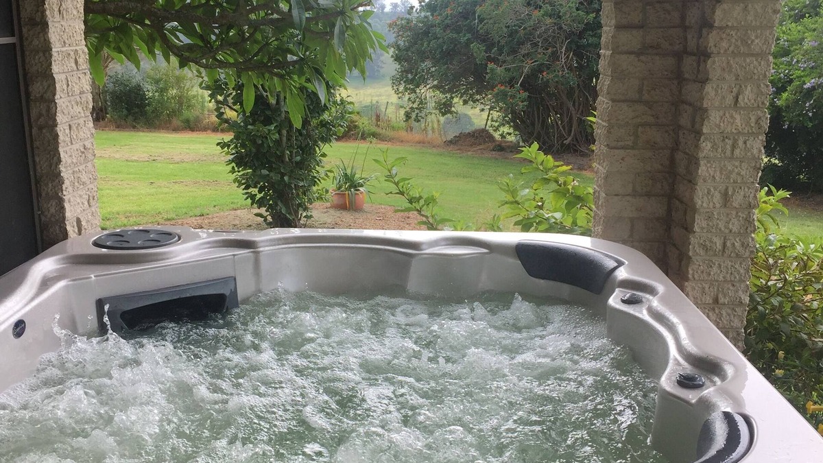 Bowman Farm House | Dam It Getaway Homestead