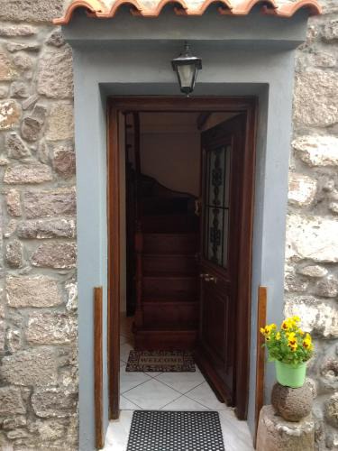 Lesbos Apartment | Dameli