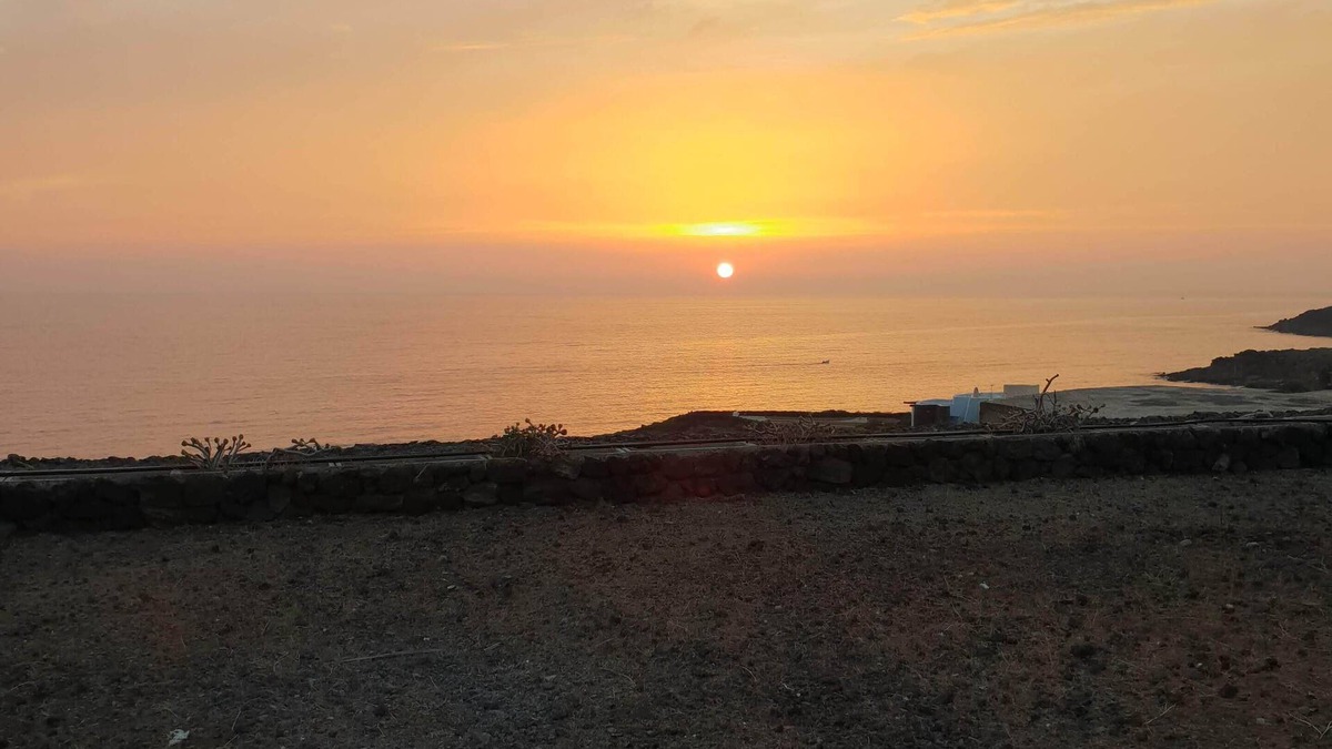 Pantelleria Ski Chalet | Dammuso on the sea with breathtaking sunset 70 mt from the sea - Sataria -
