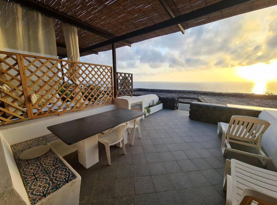 Pantelleria Villa | Dammuso Sul mare Sataria