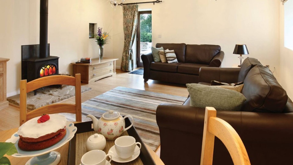 Macclesfield House | Damson holiday cottage is an amazing building with a rich history dating back to the 1850s