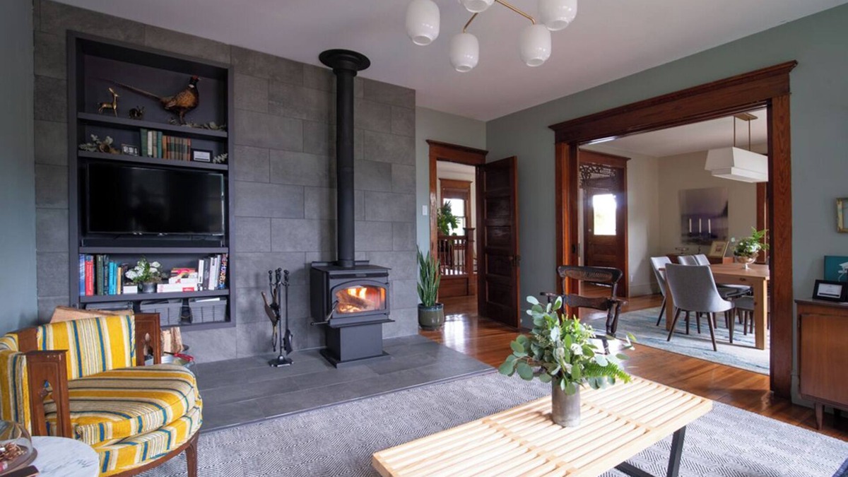 Jeffersonville House | Dancing Doe Estate with Wood Stove, Hot Tub & Firepit