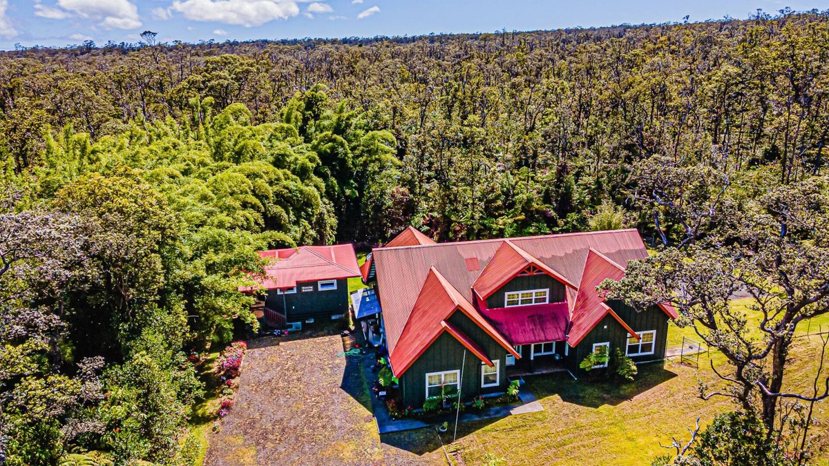Royal Hawaiian Estates House | Dancing Volcano Estate - sleeps 8 Near Hawaii Volcanoes National Park