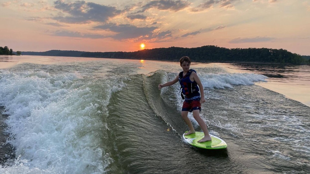 Lucas House | Dandy Times at Barren River Lake. Relax at your cozy farmhouse away from home.