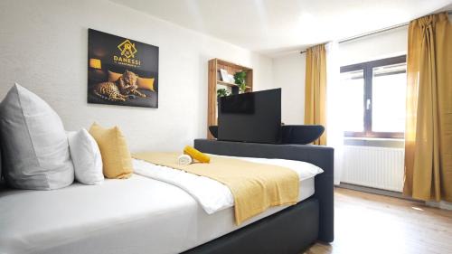 Mulheim-Karlich Apartment | DANESSI-Business-Apartment, 2 Minuten zum Industriegebiet M-K, 10 Minuten nach Koblenz, WLAN, King Size TV Bett, Vollausgestattete Küche mit Ninja Heißluft uvm