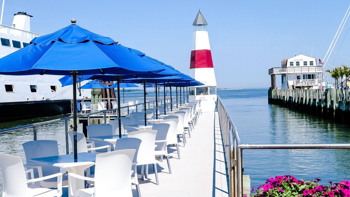 Port Jefferson Hotel | Danfords Hotel and Marina