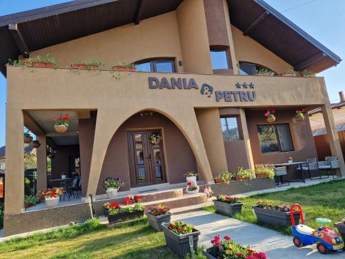 Tirgu Ocna House | DANIA&PETRU RESIDENCE