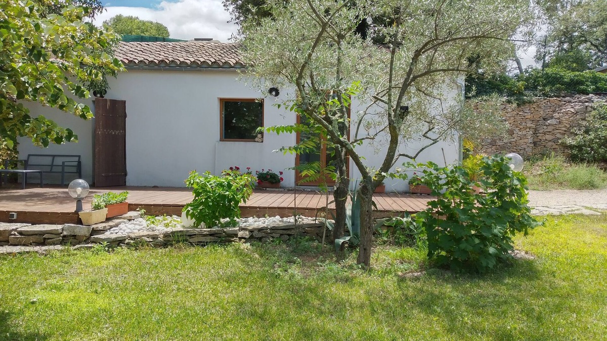 Les 3 Ponts House | Dans un Écrin de Verdure , Mazet et Piscine Privée Sans Vis-à-vis