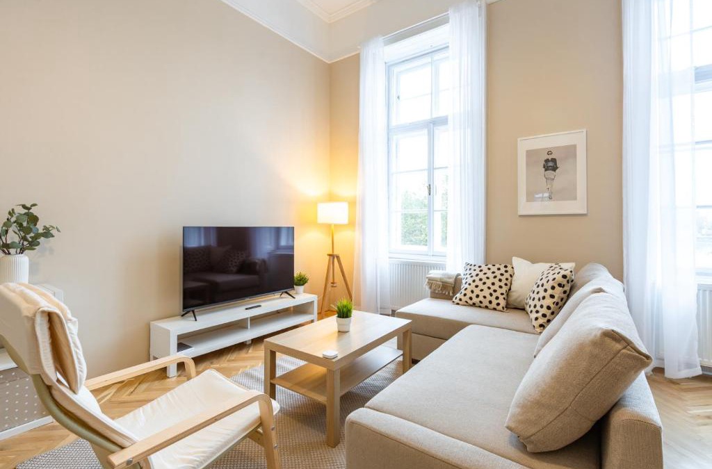 Budavar Apartment | Danube Waterfront View at Chain Bridge