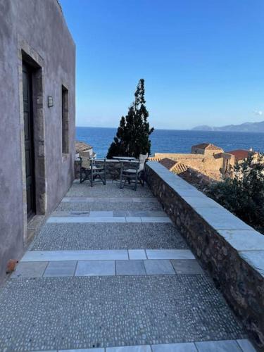 Monemvasia House | Daphne superior castle suite