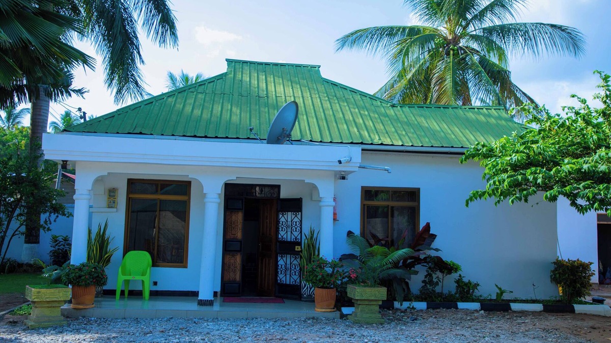 Dar es Salaam Villa | Dar es Salaam-Sleeps8-Parking-Garden-Pet Friendly