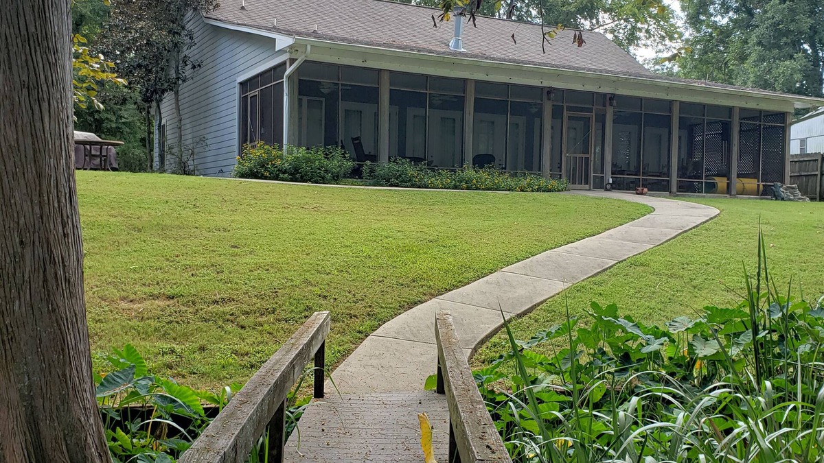 Ferriday House | Darby's Lakehouse Retreat