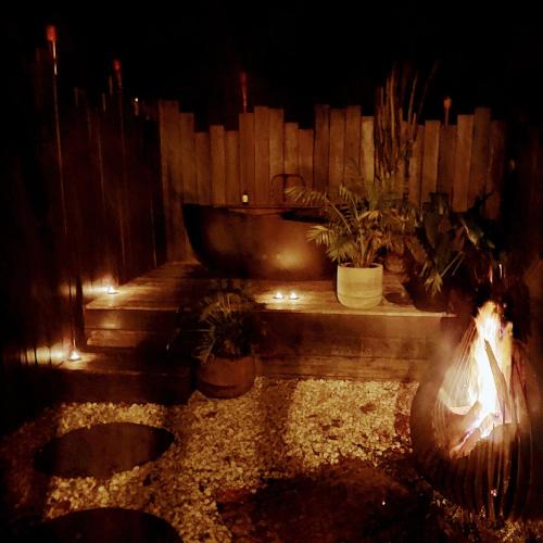 Yandina Creek Villa | Dark Moon Cottage. Luxurious.