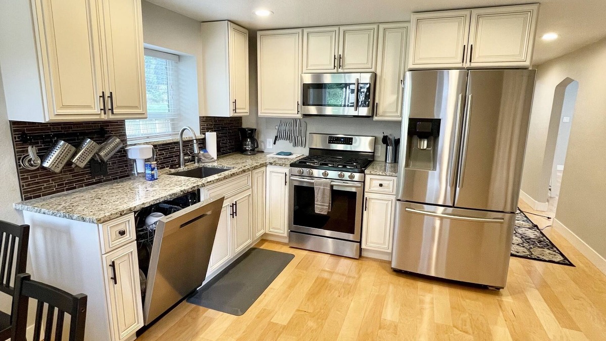 West Highland House | Darling 2 Bedroom unit in Denver, West Highland! Charming, stylish and Walkable!