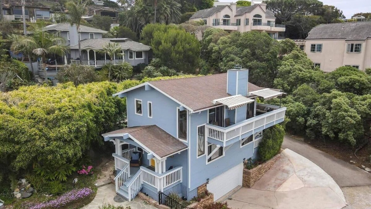 Del Mar House | Darling Del Mar Beach Cottage with Ocean Views!