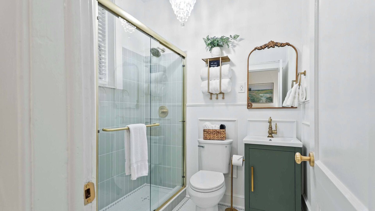 Historic District - North Condo | Darling Downtown Renovated Historic Condo | Walkable
