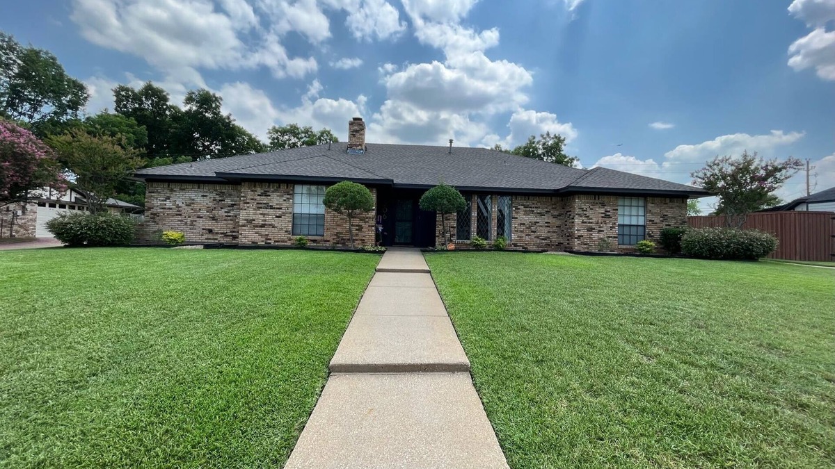 Highland Village House | Darling Mid-Century Ranch on Quiet, Large Lot