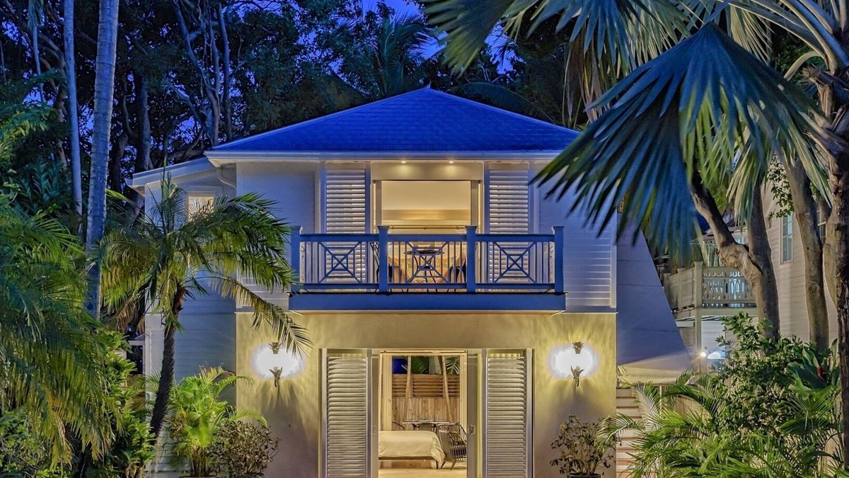 Historic Seaport Cottage | *DARLING OF DUVAL @ OLD TOWN* Estate Cottage + Spa + LAST KEY SERVICES…