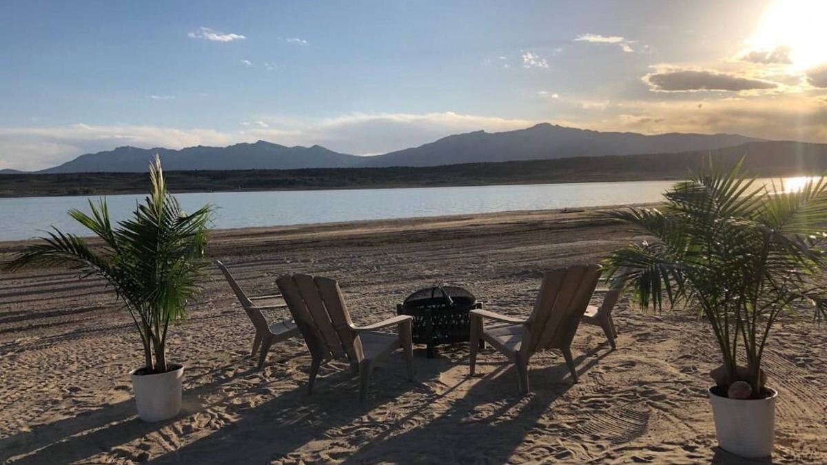 Juab County House | Darling remodeled trailer on private sandy beach