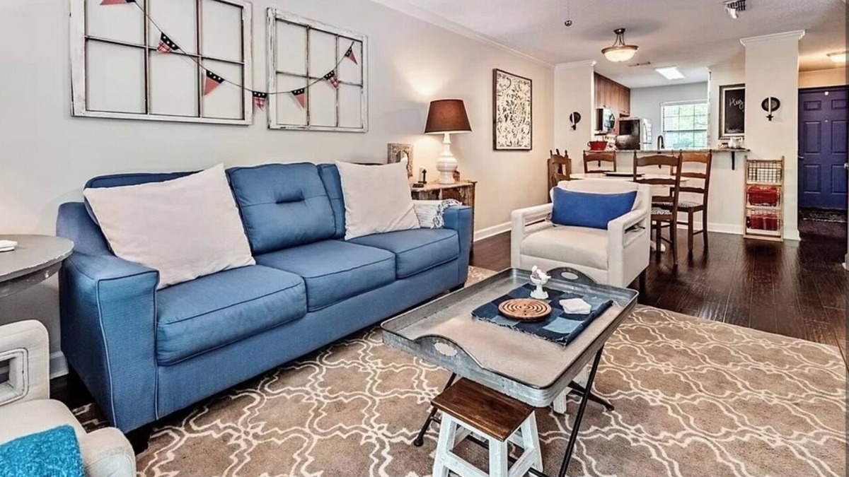Oxford Condo | Darling Townhouse Walking distance to the Stadiums and THE GROVE!