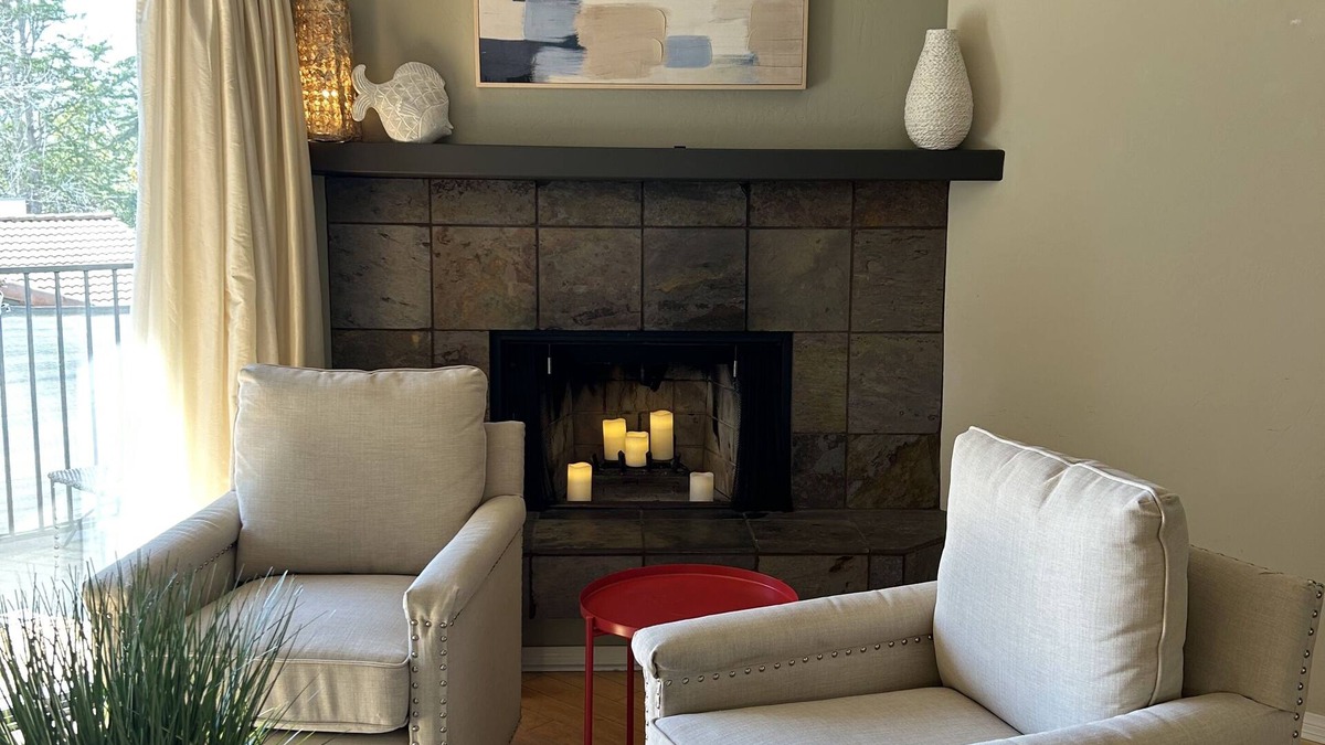 Alta Mesa Condo | Darling W/View, Garage, Pool, AC, 2 Min to Downtown, Pet Friendly