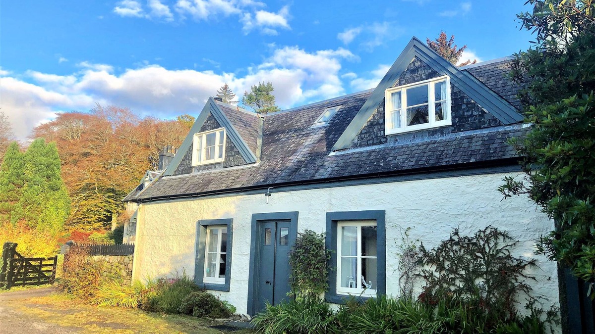 Cairndow Cottage | Darroch Beag Cottage, private shore front location, pet friendly, very quiet.