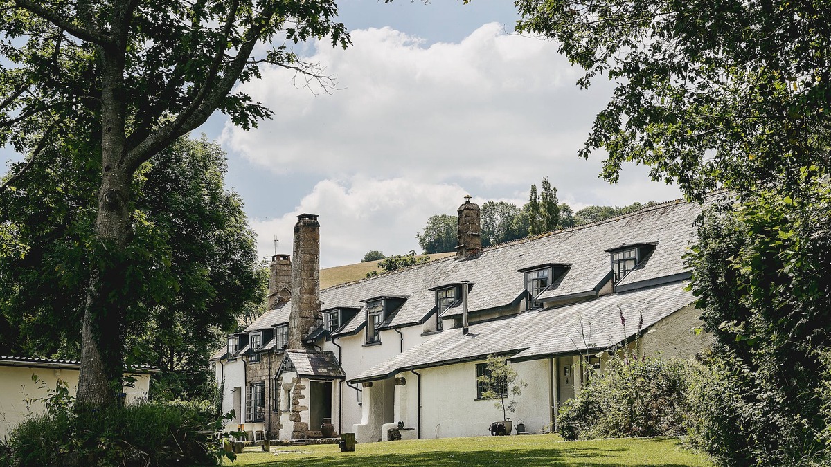 Bridford House | Dartmoor country house, ensuite ,dog friendly, pétanque pitch, field and stream