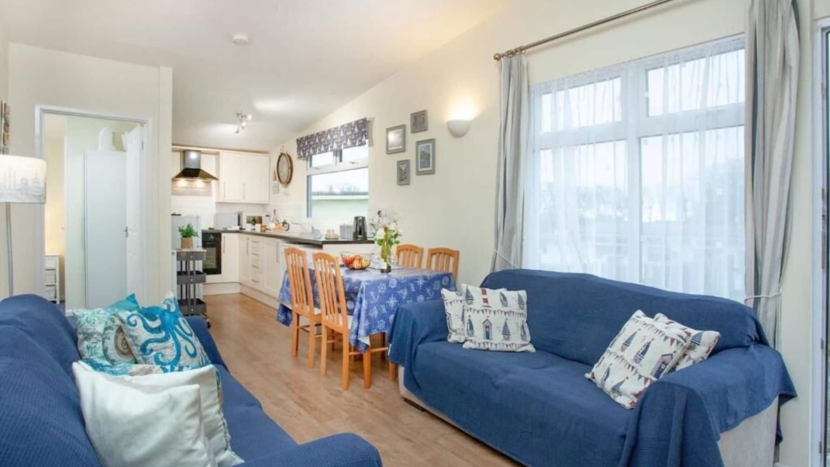 Dartmouth Ski Chalet | Dartmouth Devon - Norton Park 2 bedrooms detached chalet - 2 bathrooms & parking