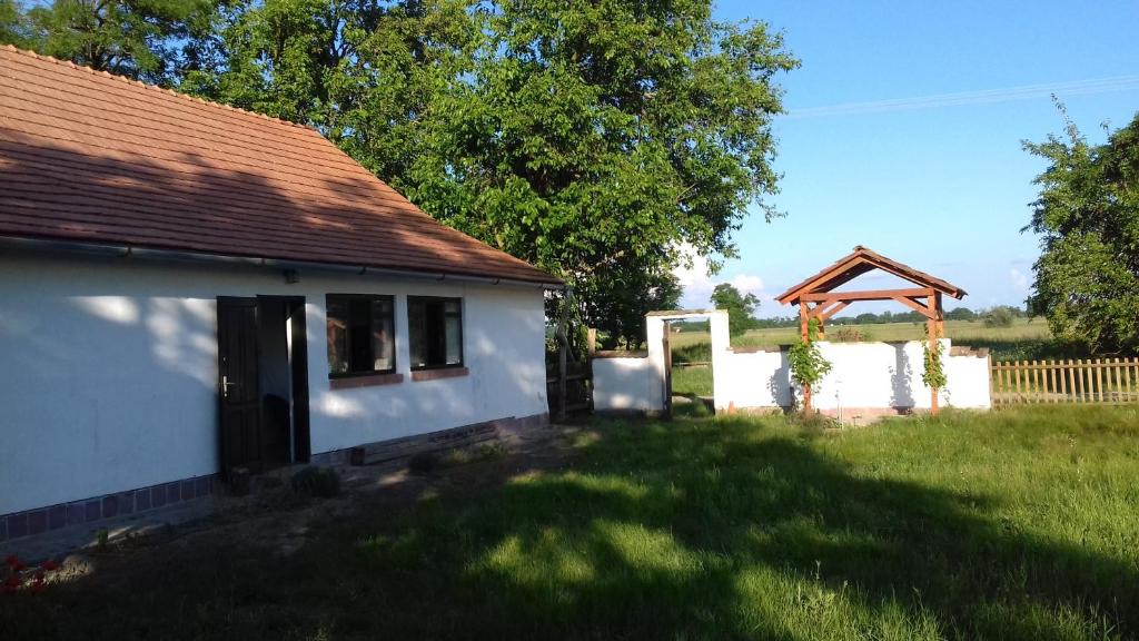 Opusztaszer Apartment | Darutollas Vendégház