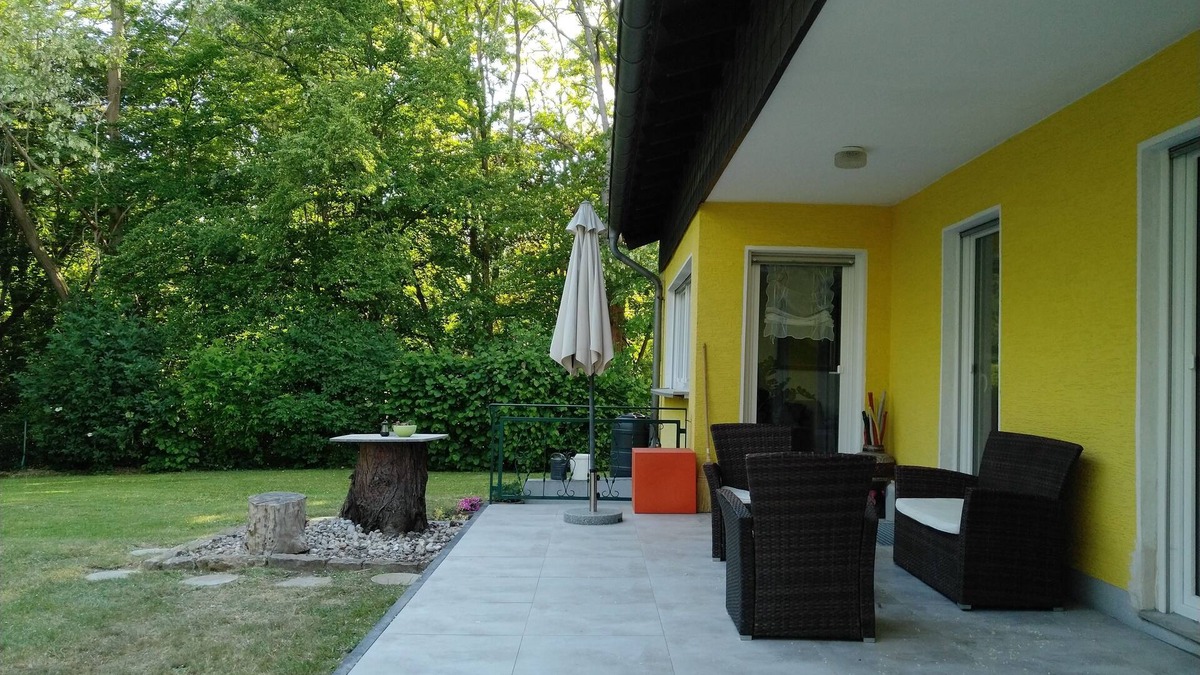 Troisdorf House | Das 6- Zimmer Ferienhaus mit einem 800 qm großen Garten