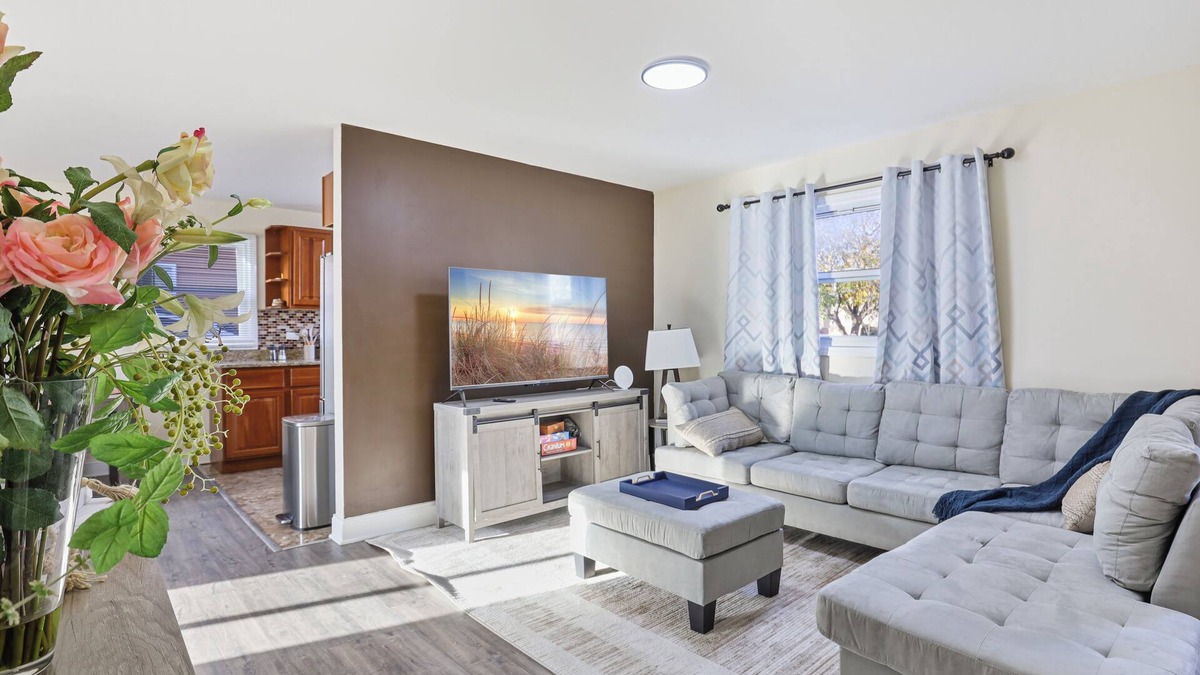 Des Plaines House | Dash: 4 Bdrms, 2.5 BA