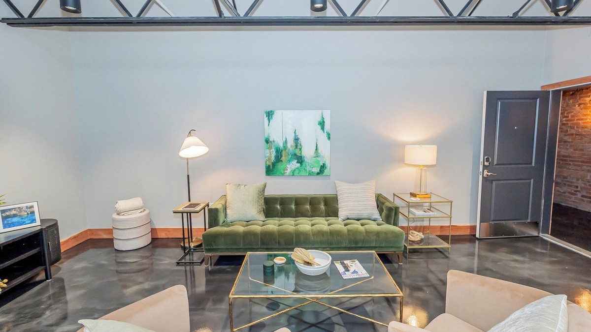 Jacksonville Hotel | Date Night Redefined! Boutique Hotel *Must See*