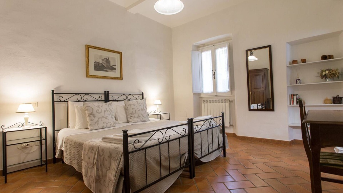 Prato Apartment | Datini Apartment in Tuscany (2 room 4 people - WIFI - TERRACE - GARAGE)