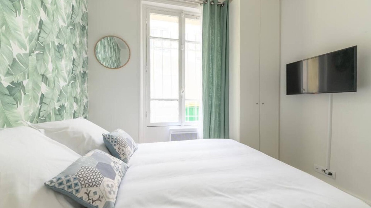 Auteuil Apartment | Daumier, 2 Bdrs, 6-8 people, Flat near La Seine, Great Location
